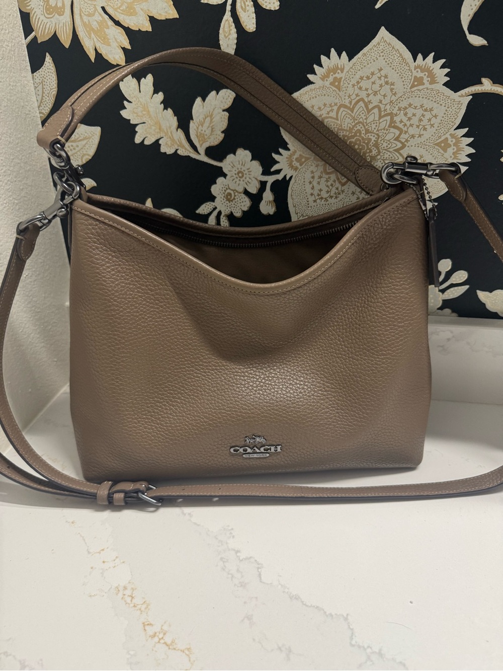 Coach Pebbled Leather Hobo Bag in Taupe with matching wallet - Picture 2 of 2